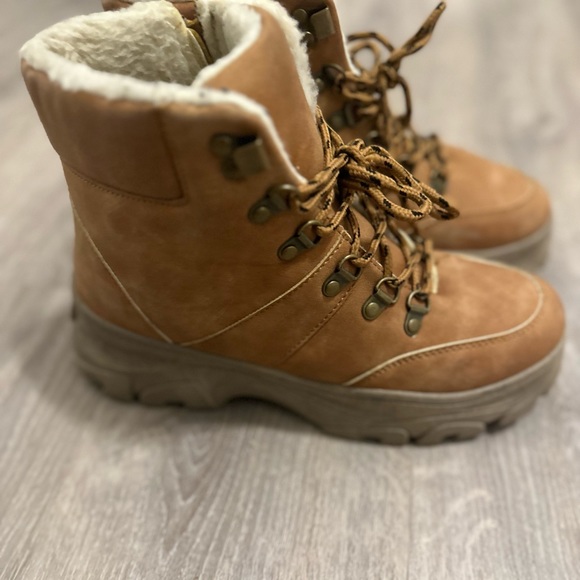 Winter Hiking Boots - Picture 6 of 6